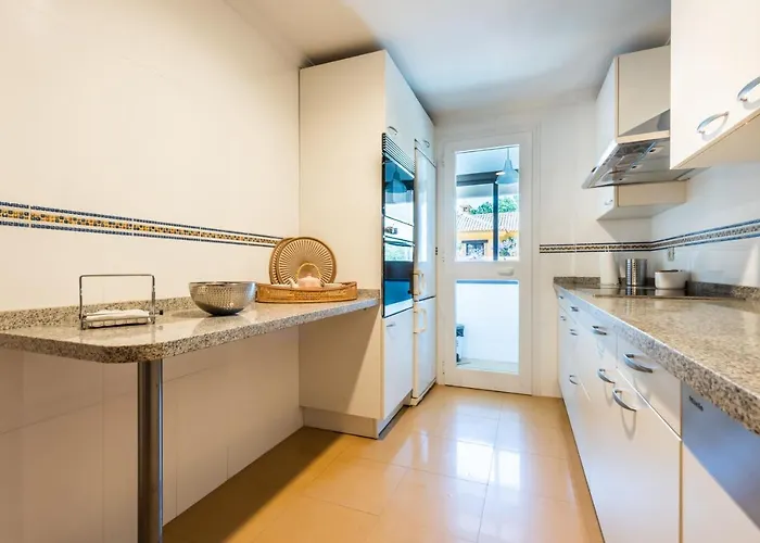 Center Iii Apartment *